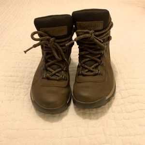 Columbia Hiking Boots Women’s Size 6.5